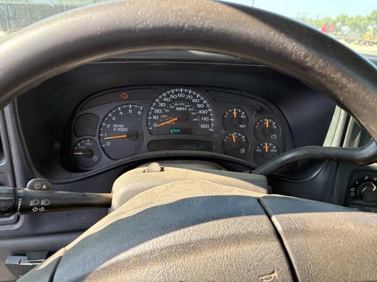 2005-chevrolet-silverado-2500-image-12