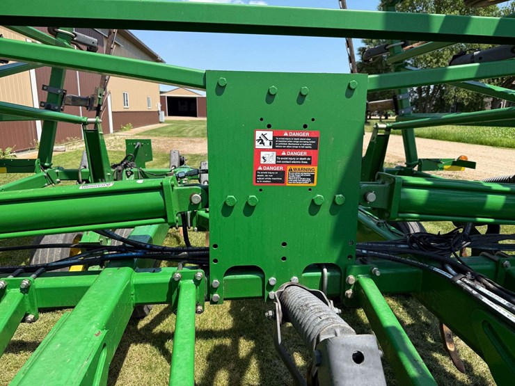 2011-john-deere-2410-image-18