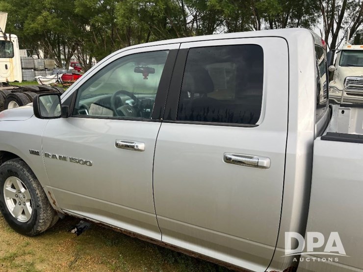 2012-dodge-ram-1500-image-43