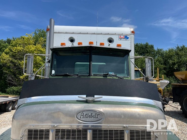 1999-peterbilt-385-image-26