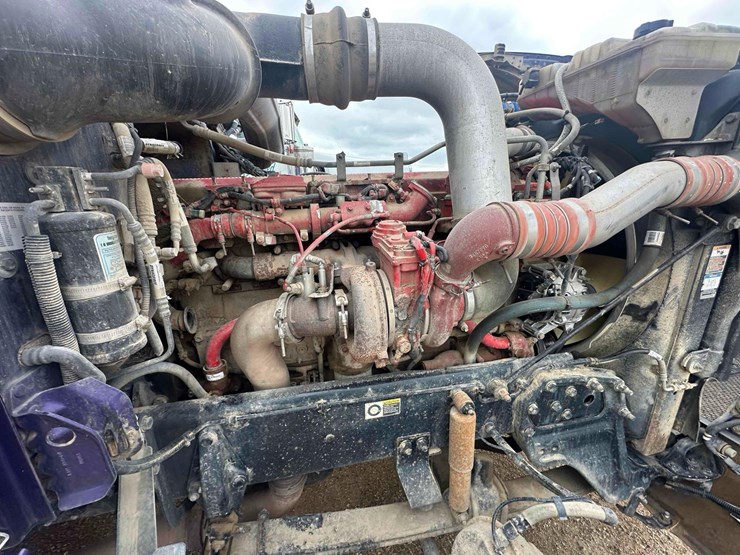 peterbilt-388-image-11