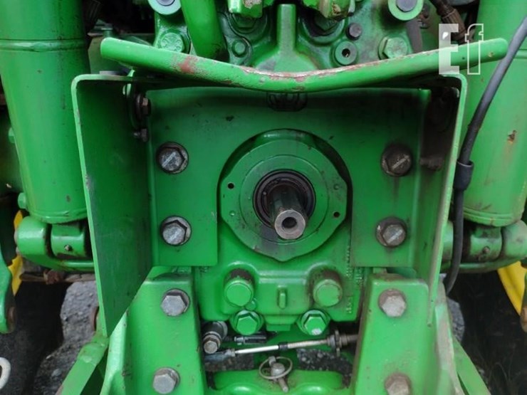 2017-john-deere-5100r-image-22
