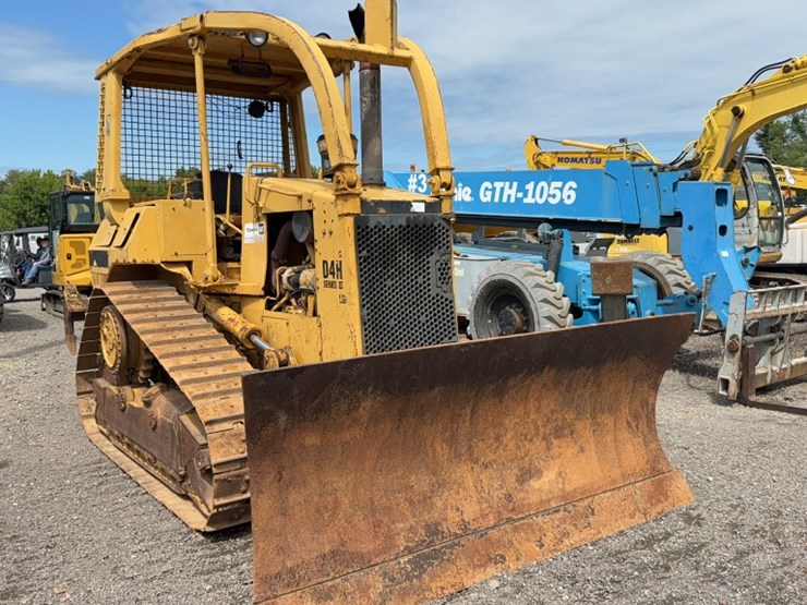 caterpillar-d4h-image-1