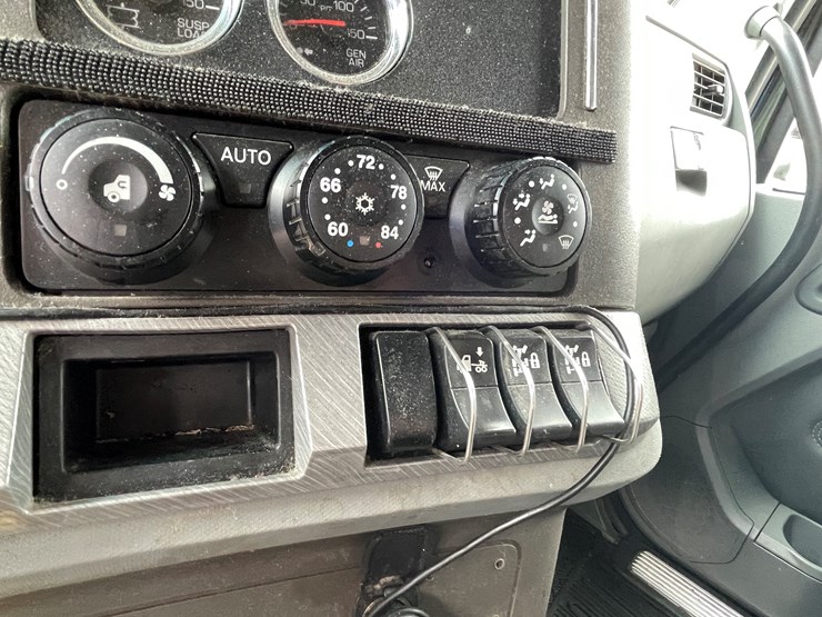2018-kenworth-t680-image-47