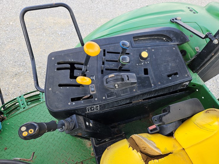 2017-john-deere-6120m-image-11