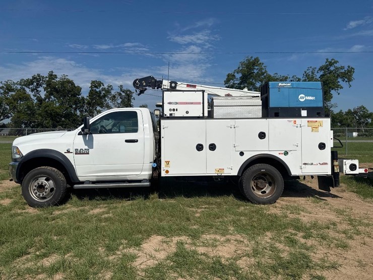 2017-dodge-ram-5500-image-1