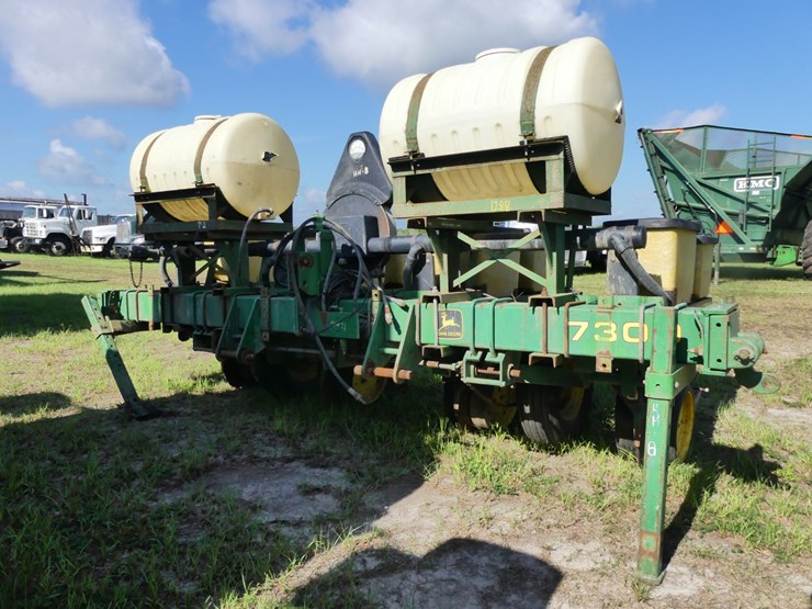 john-deere-7300-image-1