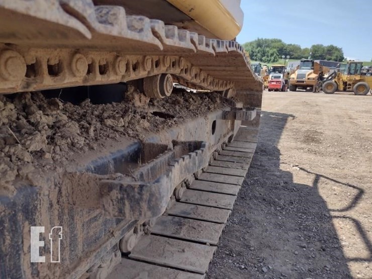 2019-deere-130g-image-24