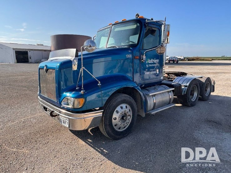 2002-ihc-9400i-day-cab-truck-(gp10940,-unit-109996)-image-14