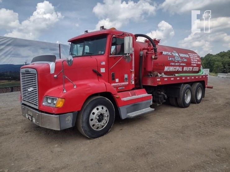 2003-freightliner-fld112-image-35