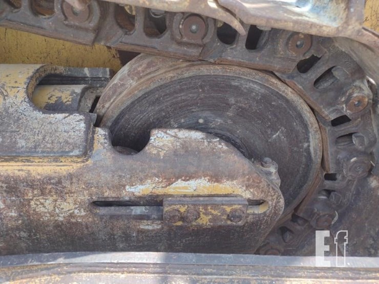 2011-deere-850k-image-35
