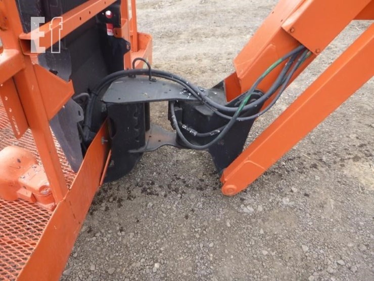 2014-jlg-460sj-image-21