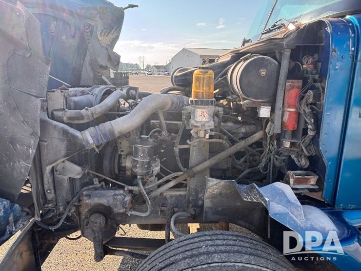 2002-ihc-9400i-day-cab-truck-(gp10940,-unit-109996)-image-54