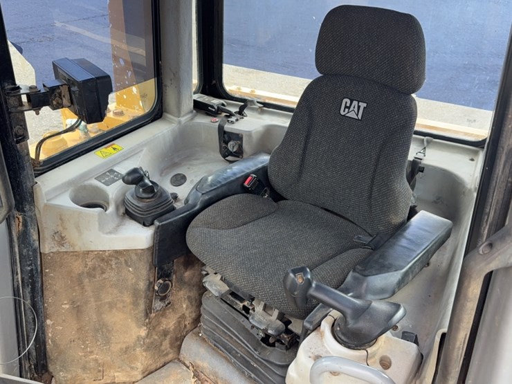 caterpillar-d6t-xw-image-13