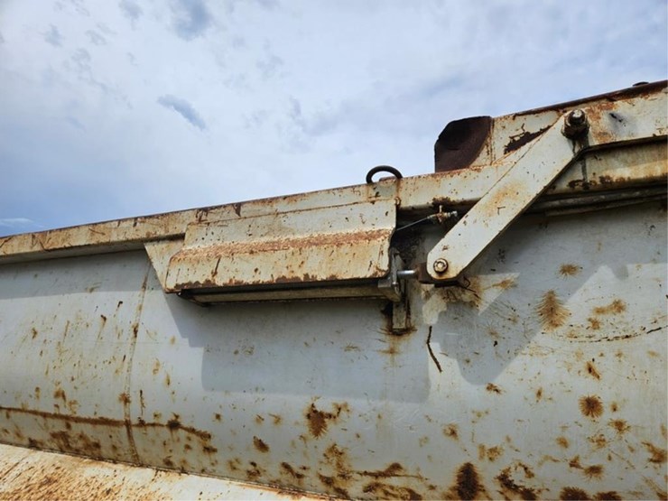 #2525-•-2006-freightliner-m2-tandem-axle-dump-truck-image-15