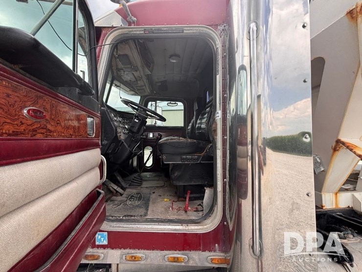 2000-peterbilt-379-image-78