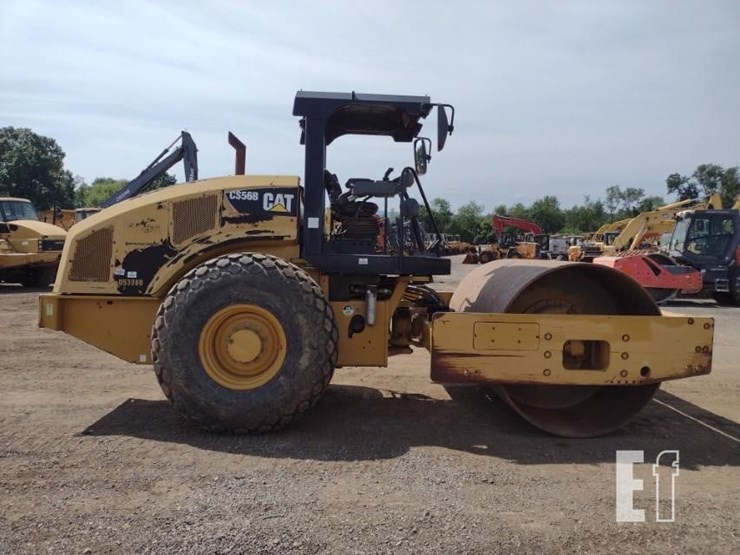 2015-caterpillar-cs56b-image-3