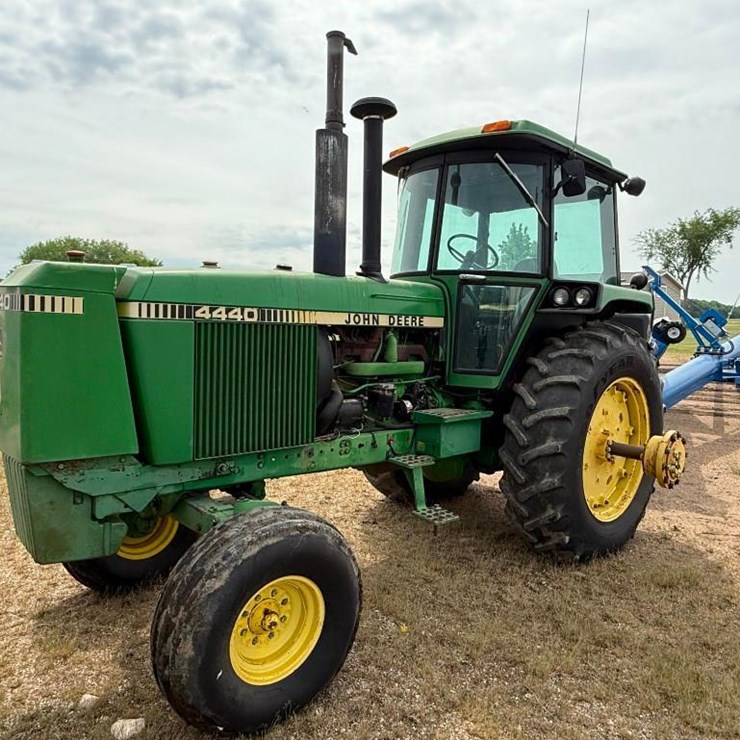 JOHN DEERE 4440