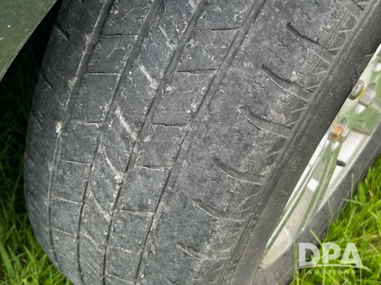2011-traverse-lt-suv-(mn1058)-image-12