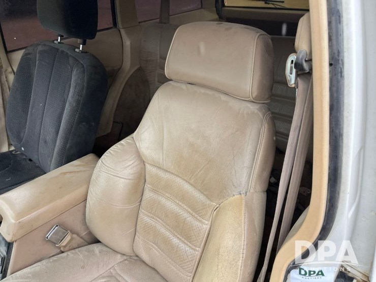 1990-jeep-cherokee-limited-image-44