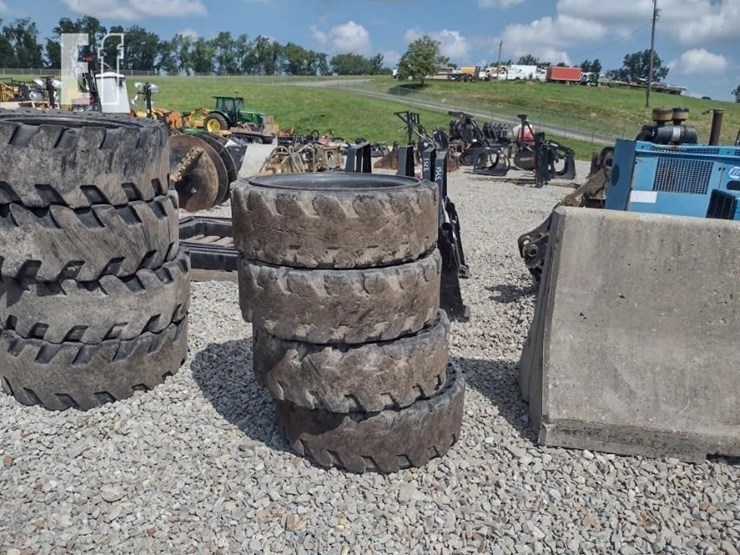 (4)-31x10-20-solid-tires-w/rims-image-1