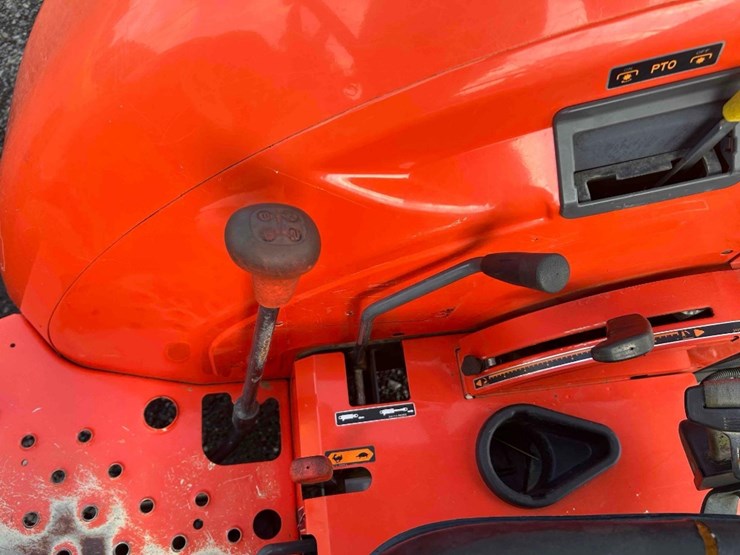 2015-kubota-m5660su-image-24