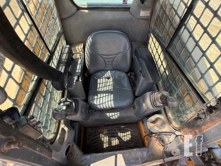 2012-mustang-2700v-image-8