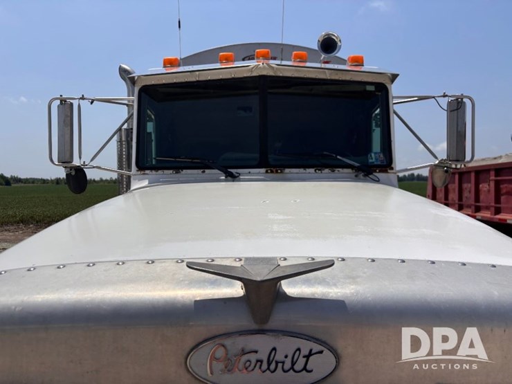 1996-peterbilt-377-image-17