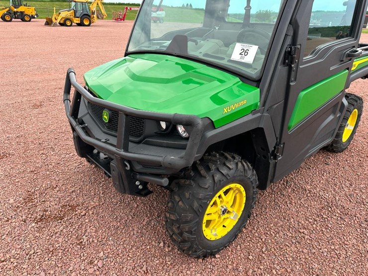 2022-john-deere-gator-image-17
