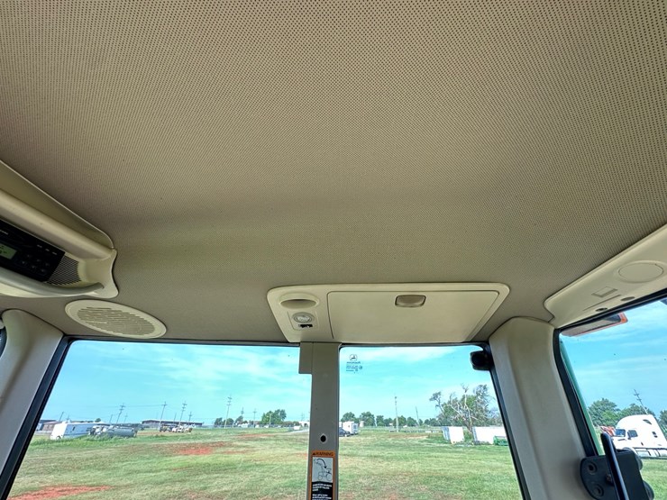 2007-john-deere-7320-image-30