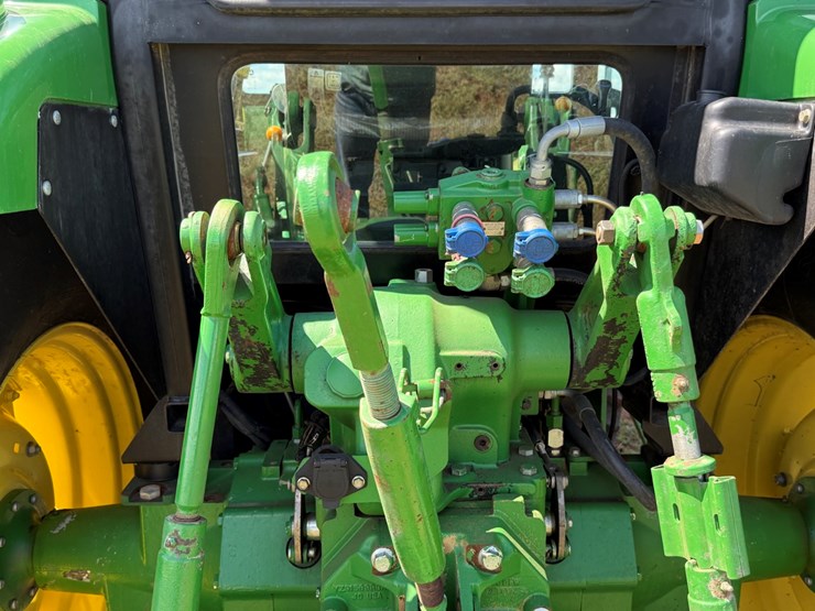 2011-john-deere-6115d-image-21