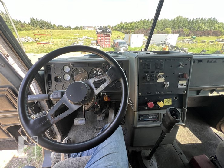 1990-mack-f600-image-12