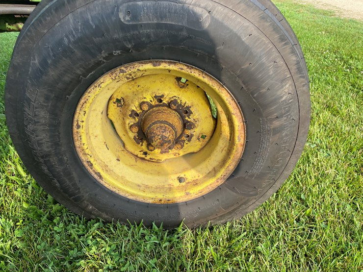 john-deere-2440-image-26