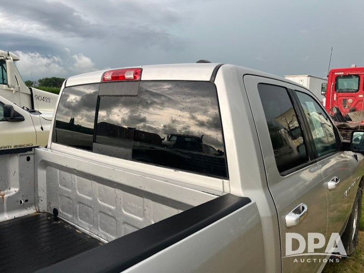 2012-dodge-ram-1500-image-31