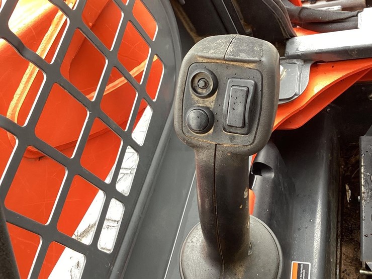 2017-kubota-ssv65-image-17
