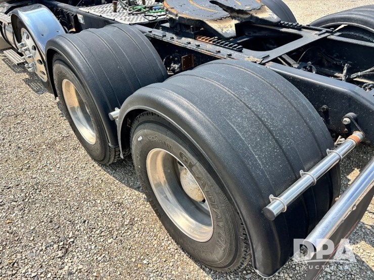 2014-kenworth-t660-image-42