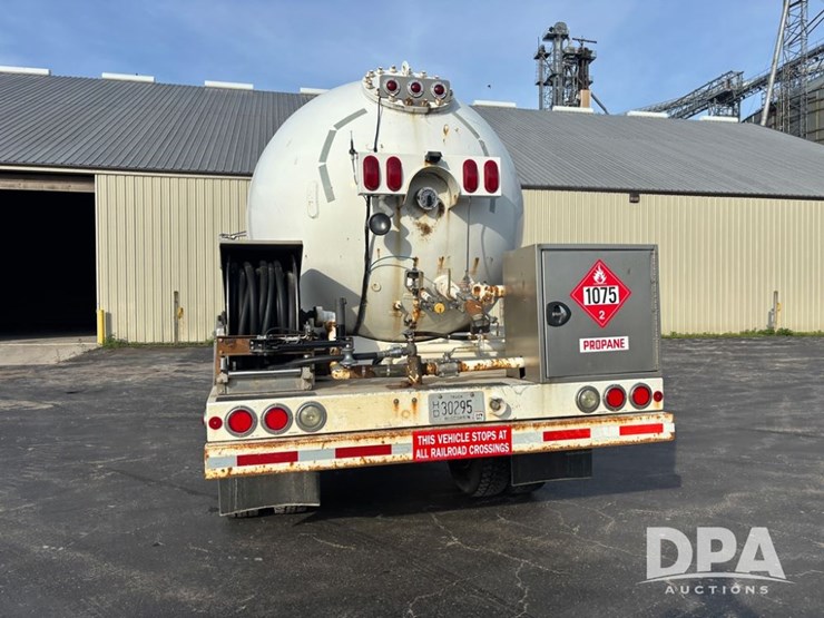 2013-peterbilt-337-image-8