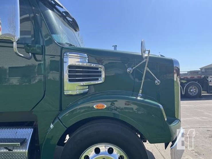 2015-freightliner-coronado-122-image-4