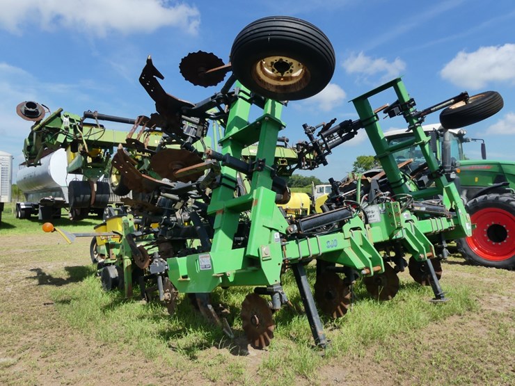 john-deere-1720-image-1