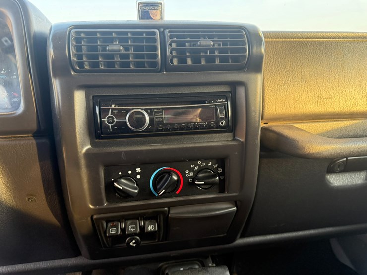 2000-jeep-wrangler-image-45