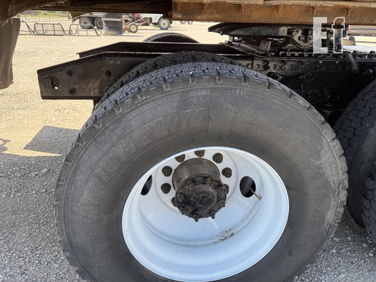 2014-freightliner-cascadia-125-image-11