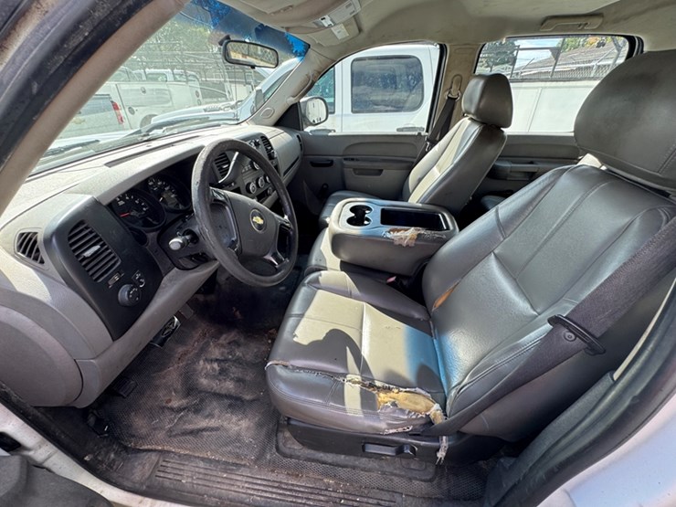 2011-chevrolet-silverado-1500-image-5