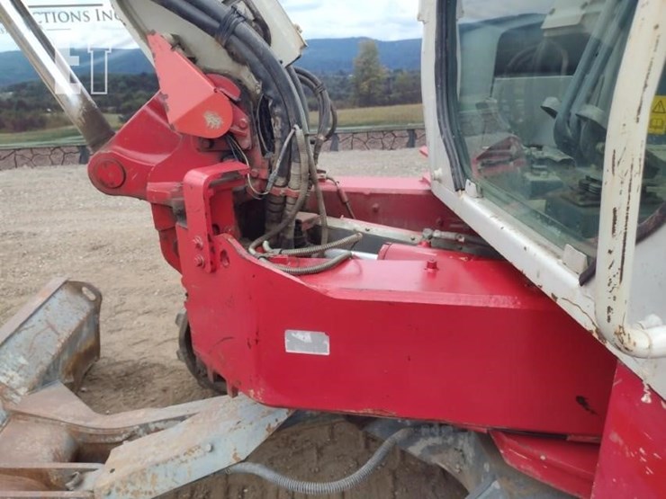 2015-takeuchi-tb280fr-image-25