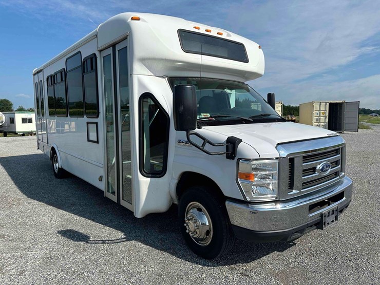 2017-ford-e450-image-3