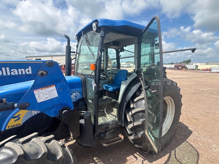 2013-new-holland-t4050-tractor-with-loader-image-20