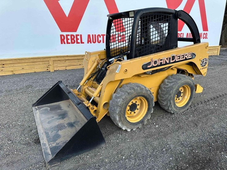 deere-250-image-2