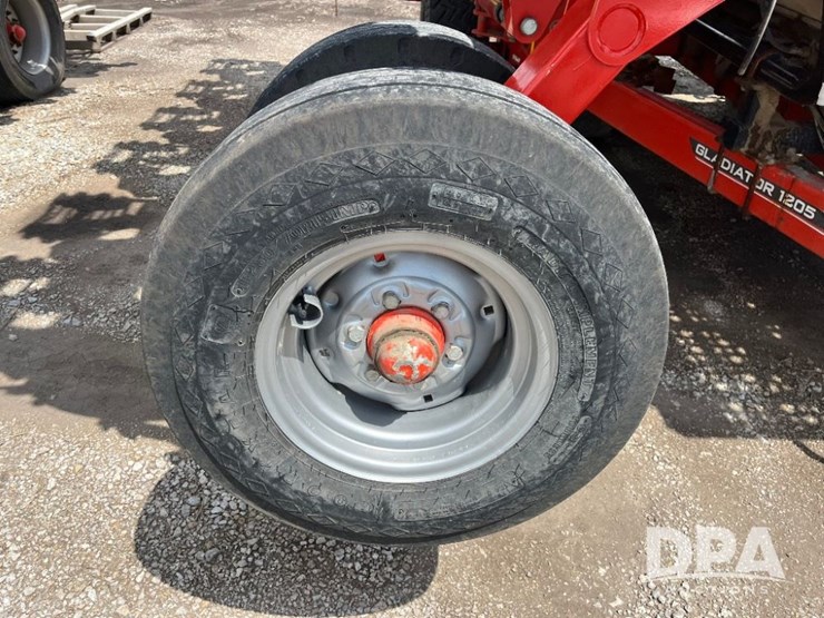 2019-kuhn-gladiator-1205-strip-till-bar-(jn2501,-unit-tb12)-image-26