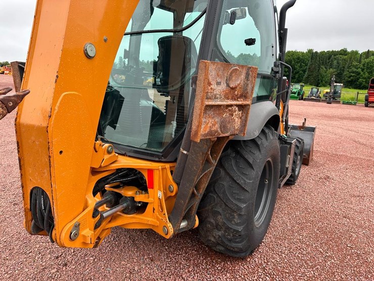 2019-case-580sn-image-21