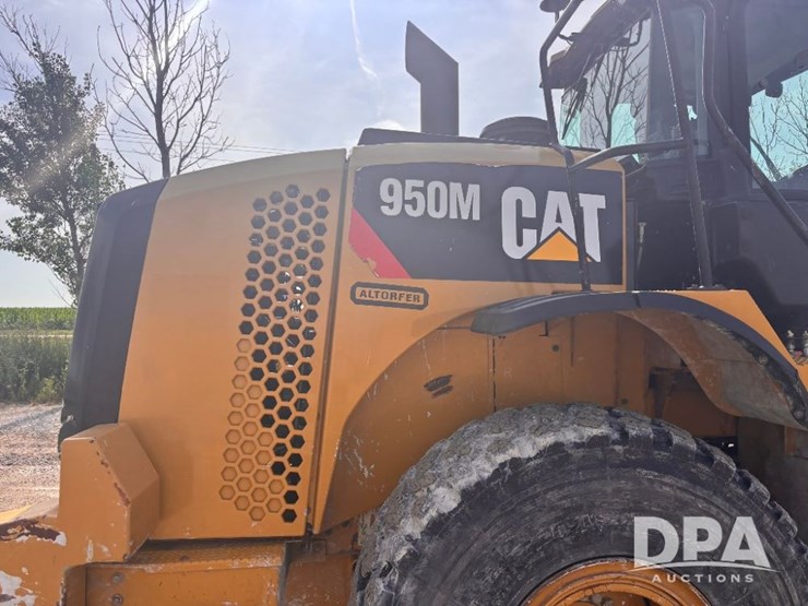2014-caterpillar-950m-image-45