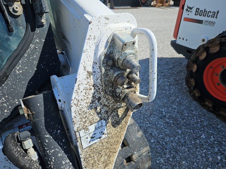 2015-bobcat-t590-image-6